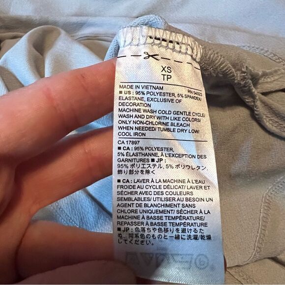 NWT! Banana republic factory grey tee with ruffle sleeves - Picture 9 of 11